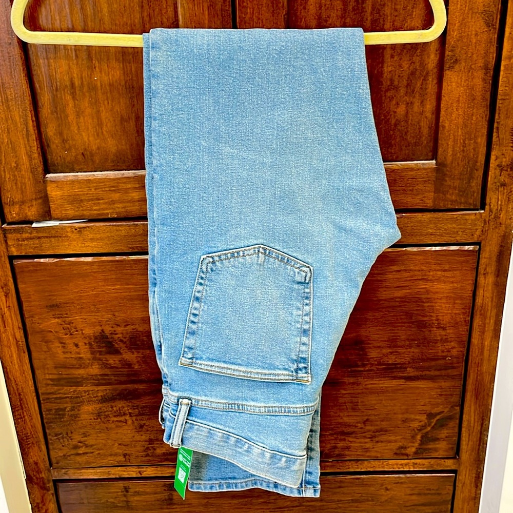 GAP jeans size 29 x 34. NWT, never worn.